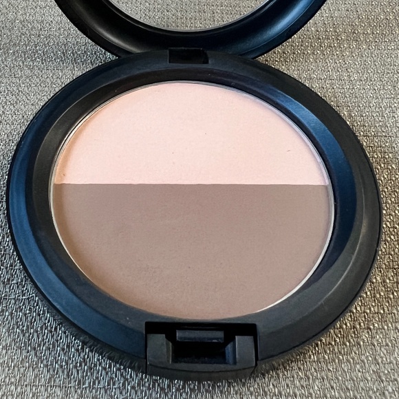 MAC SCULPT AND SHAPE POWDER - ACCENTUATE / SCULPT - Picture 3 of 3